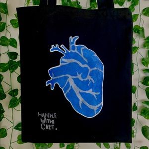 COLD HEARTED TOTE°